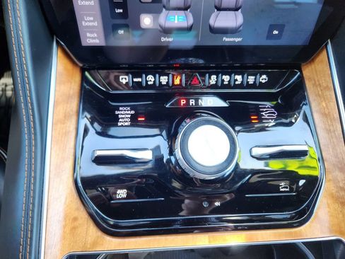 Used 2024 Jeep Grand Wagoneer L Series III AWD/4WD image 20