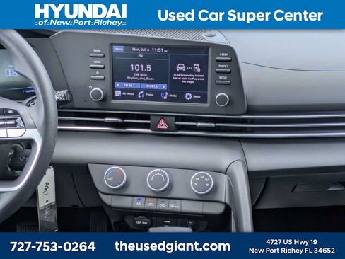 Used 2024 Hyundai Elantra SE FWD image 17