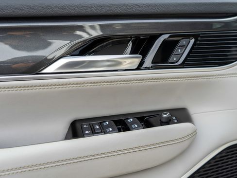 Used 2023 Jeep Wagoneer 4WD w/ Convenience Group I image 15