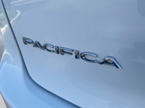 Used 2025 Chrysler Pacifica Select FWD image 31