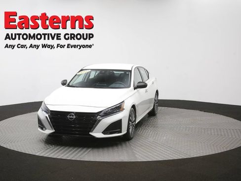 Used 2025 Nissan Altima 2.5 SV FWD image 51