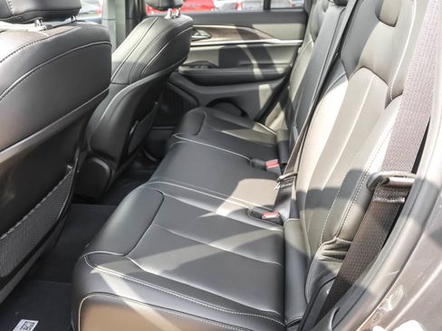 New 2025 Jeep Grand Cherokee Limited image 8