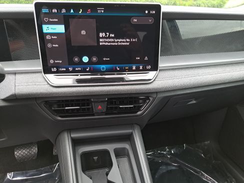 Certified 2025 Volkswagen Tiguan S FWD image 20