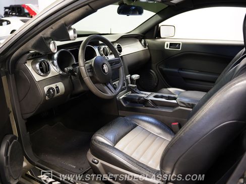 Used 2005 Ford Mustang GT RWD image 4