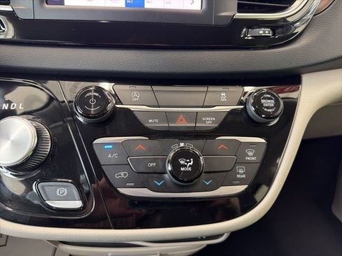 Used 2023 Chrysler Voyager LX FWD image 23