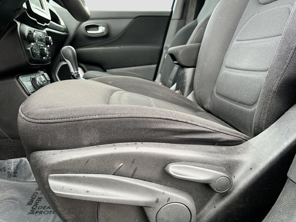 Used 2021 Jeep Renegade Latitude AWD/4WD image 20