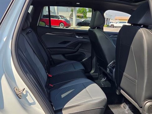 New 2026 Volkswagen Tiguan SE R-Line AWD/4WD image 17