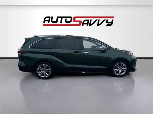 Used 2024 Toyota Sienna Platinum image 8