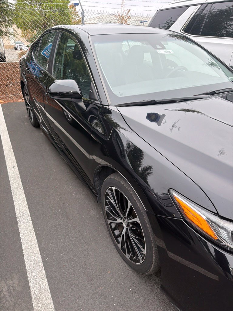 Used 2018 Toyota Camry SE FWD image 3