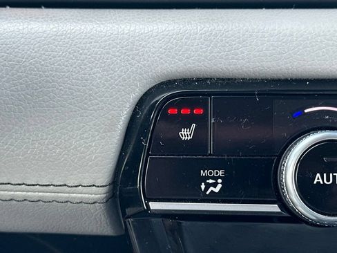 Used 2023 Honda Pilot Touring image 7