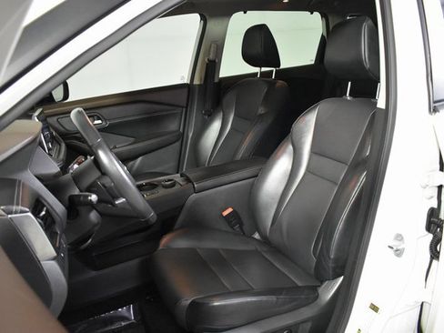 Certified 2022 Nissan Rogue SV w/ SV Premium Package image 9