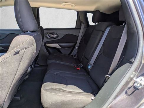 Used 2017 Jeep Cherokee Latitude w/ Comfort & Sound Group AWD/4WD image 18