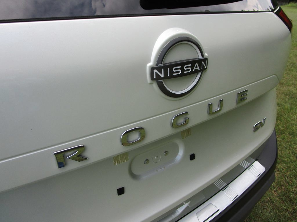 Used 2023 Nissan Rogue SV FWD image 13