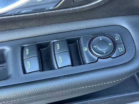 Used 2024 GMC Terrain SLT AWD/4WD image 13