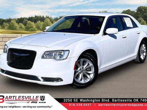Used 2022 Chrysler 300 Touring image 1