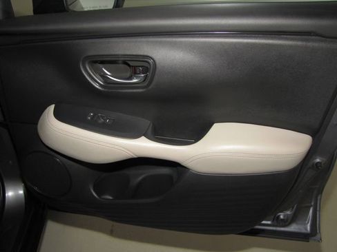 Certified 2025 Honda HR-V LX image 19
