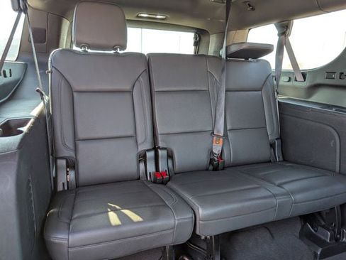 Used 2024 Chevrolet Suburban LT image 27