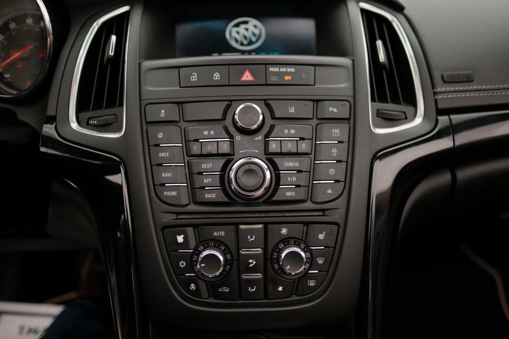 Used 2018 Buick Cascada Premium FWD image 17