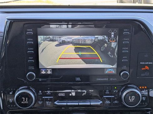 Used 2020 Toyota Highlander Limited image 31