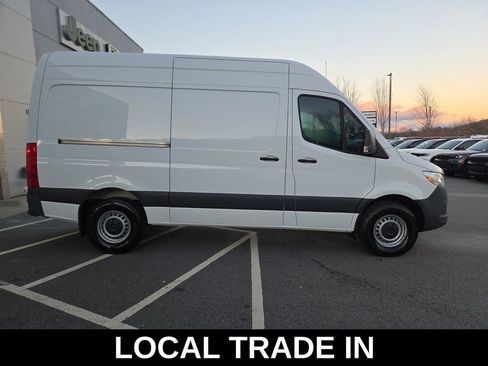 Used 2023 Mercedes-Benz Sprinter 144 Cargo image 3