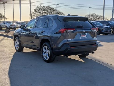 Used 2021 Toyota RAV4 XLE image 8