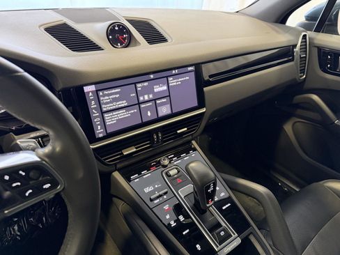Used 2019 Porsche Cayenne image 18