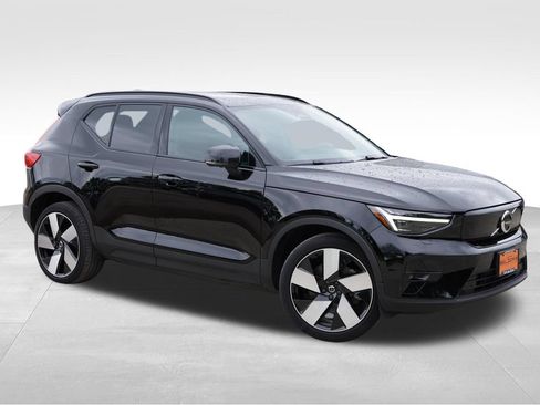 Used 2023 Volvo XC40 Recharge Ultimate w/ Protection Package Premier AWD/4WD image 2