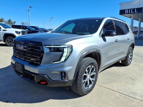 Used 2025 GMC Acadia AT4 w/ Luxury Package image 3