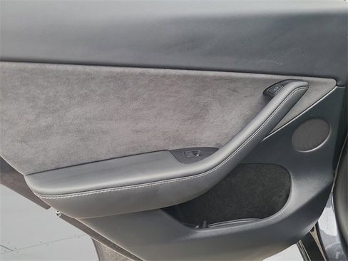 Used 2024 Tesla Model Y Performance image 18