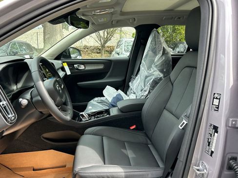 New 2026 Volvo XC40 B4 Plus w/ Protection Package Premier FWD image 8