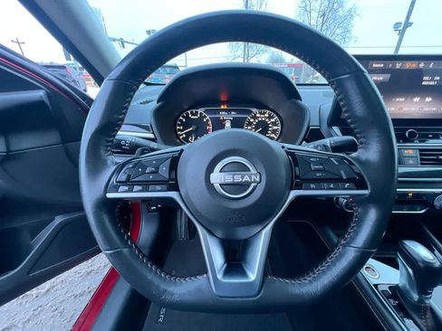 Used 2023 Nissan Altima 2.5 SR w/ SR Premium Package image 14