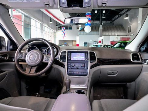 Used 2012 Jeep Grand Cherokee Laredo w/ Laredo E Group AWD/4WD image 22