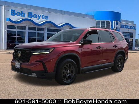Used 2024 Honda Pilot TrailSport image 1