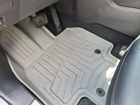 Used 2023 Toyota Highlander XLE AWD/4WD image 22