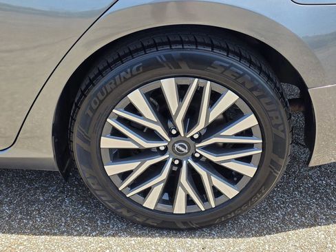 Used 2024 Nissan Altima 2.5 SV FWD image 37