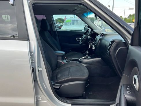 Used 2017 Kia Soul FWD image 12