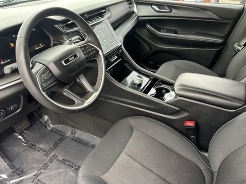 Used 2023 Jeep Grand Cherokee L Laredo image 11