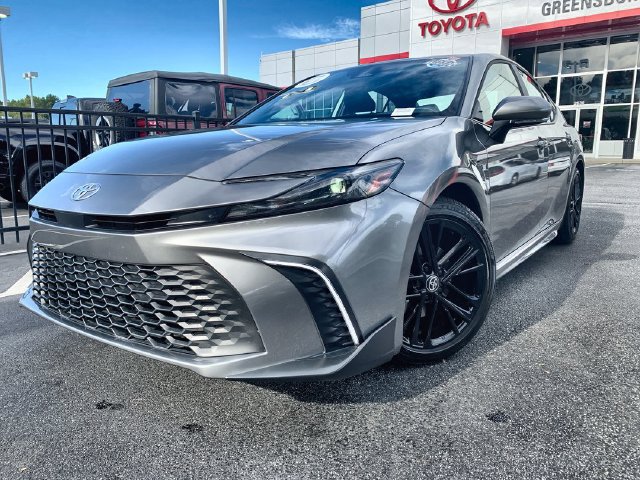 Used 2026 Toyota Camry SE FWD image 4