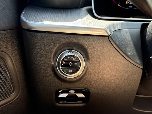 New 2025 Mercedes-Benz C 300 Sedan image 18