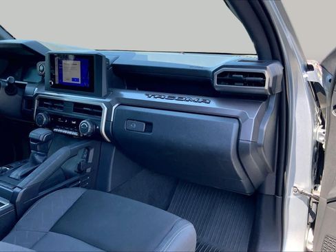 Used 2024 Toyota Tacoma SR5 AWD/4WD image 17