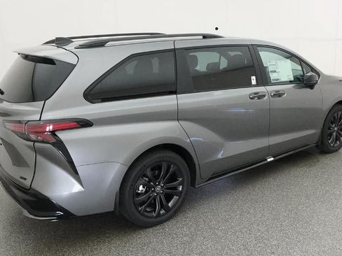 New 2026 Toyota Sienna XSE FWD image 9
