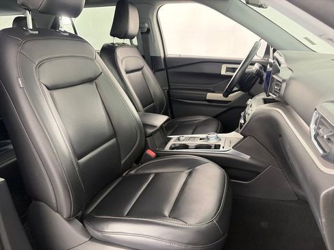 Certified 2021 Ford Explorer XLT w/ Equipment Group 202A AWD/4WD image 32