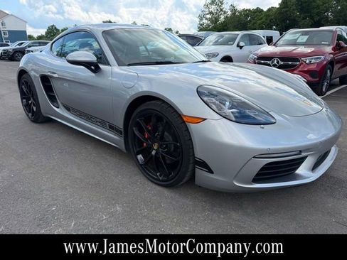 Used 2024 Porsche 718 Cayman w/ Premium Package RWD image 9