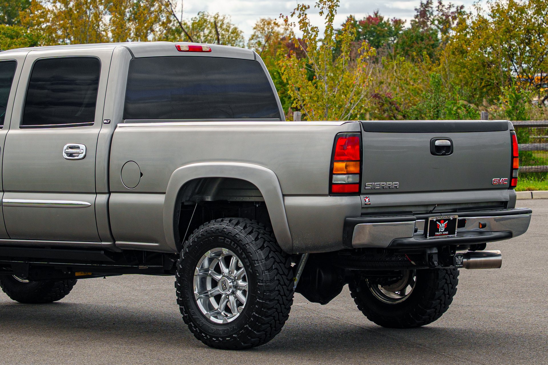 Used 2007 GMC Sierra 2500 SLT w/ Heavy-Duty Power Package AWD/4WD image 12
