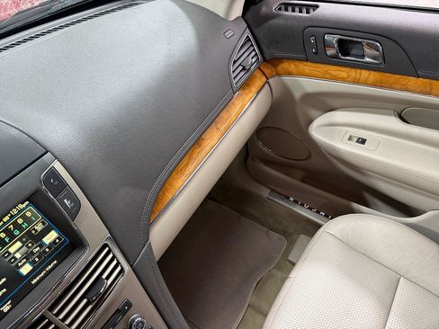 Used 2010 Lincoln MKT 2WD image 28
