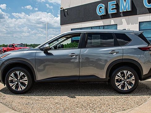Used 2023 Nissan Rogue SV FWD image 2