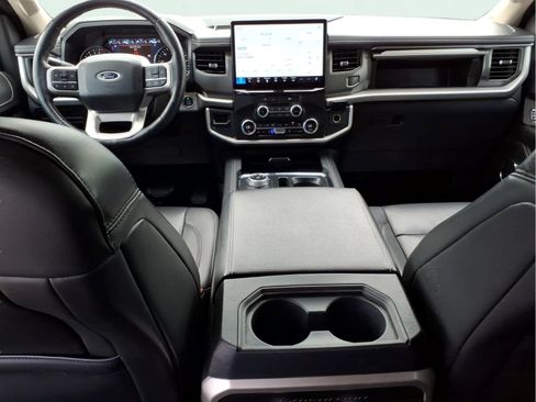 Used 2024 Ford Expedition XLT RWD image 14