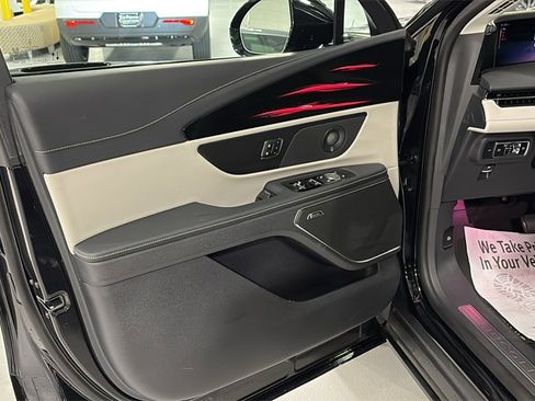 Used 2025 Lincoln Nautilus Premier w/ Equipment Group 102A image 11