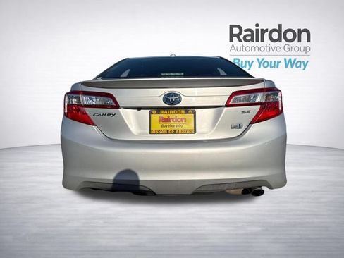 Used 2014 Toyota Camry SE w/ Moonroof Package FWD image 5