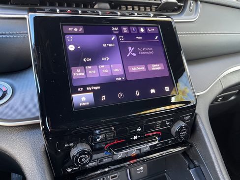 New 2025 Jeep Grand Cherokee L Altitude image 34